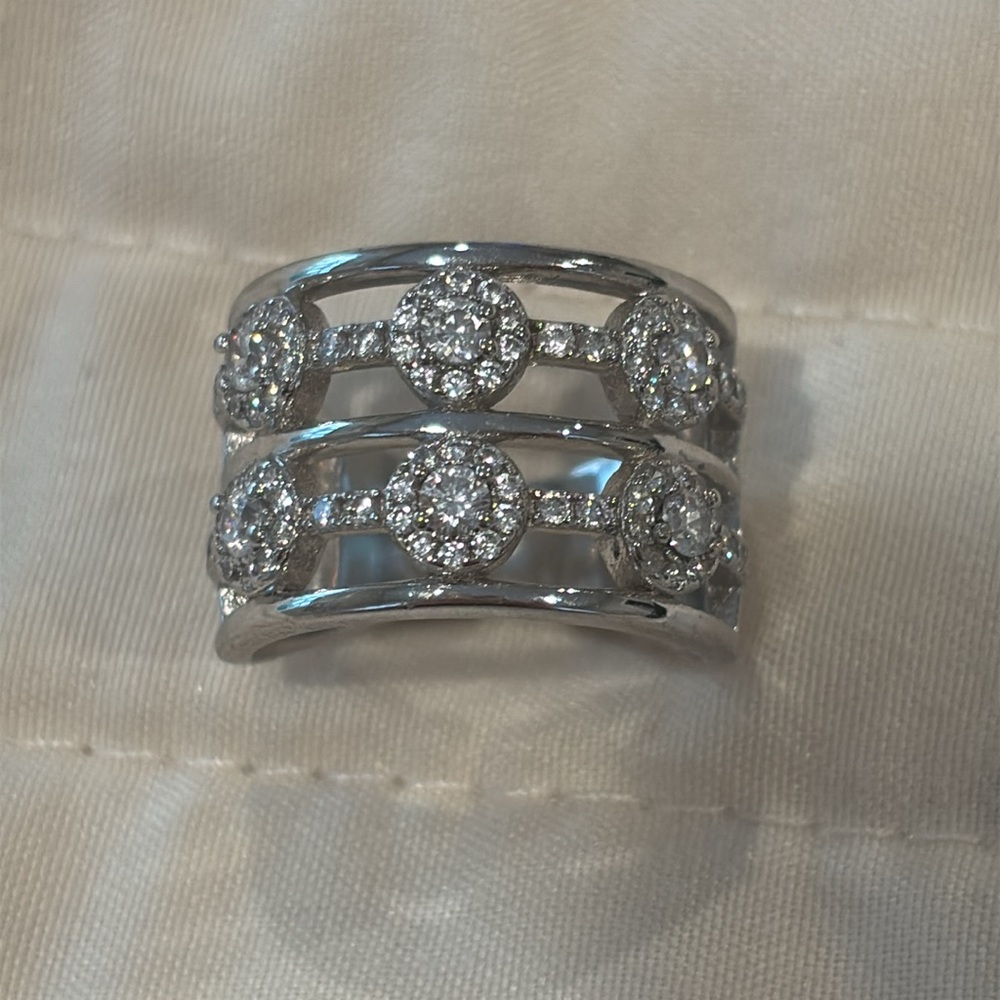 Lisa Robertson Elegant Silver (925) Diamond Ring - Picture 2 of 5